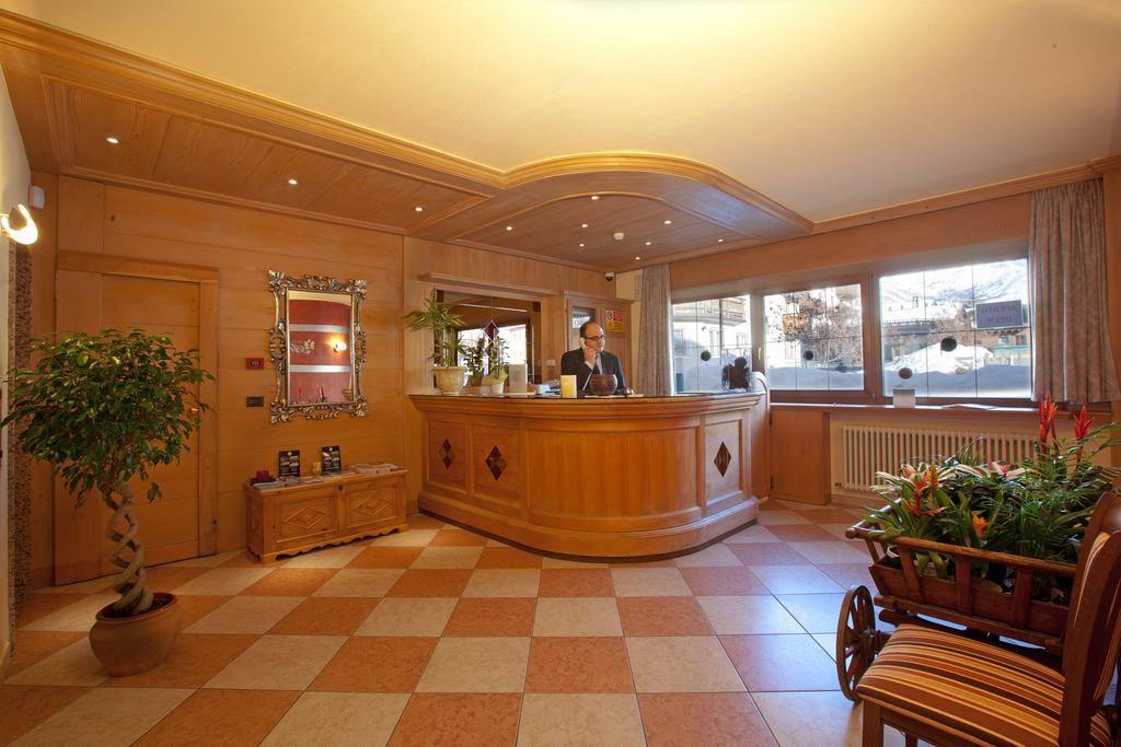 Hotel Angelica Livigno Exteriör bild