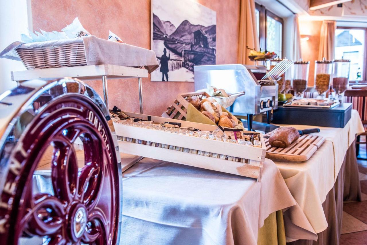 Hotel Angelica Livigno Exteriör bild